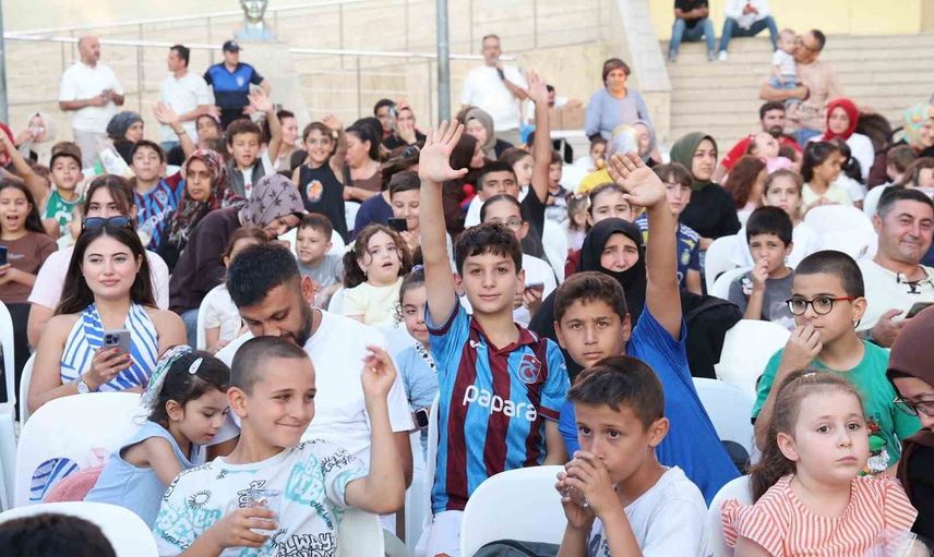Köşklüçeşme'de yaz akşamları 'Mahallemde Sinema Var' gösterimi ilgi gördü