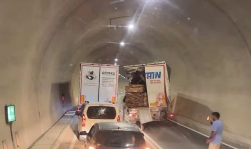 T-26 tünelinde zincirleme kaza: bir kişi hayatını kaybetti, iki kişi yaralandı