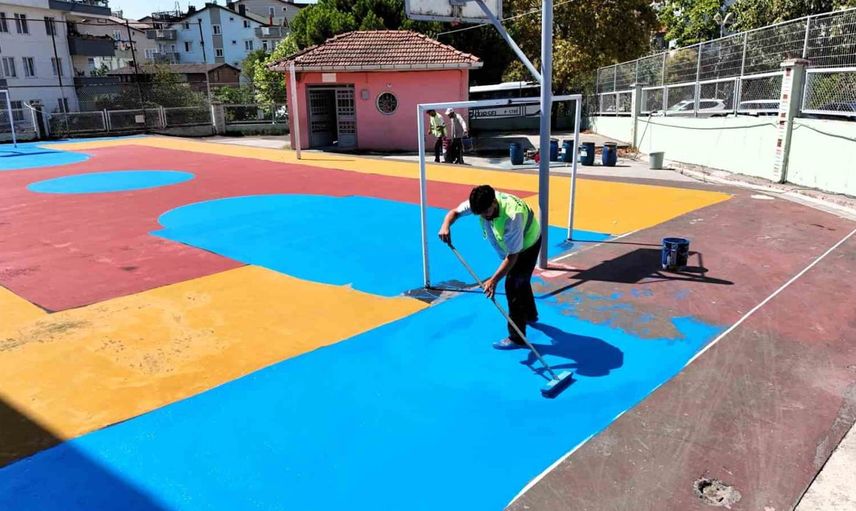 Kocaeli'de potasız okul kalmasın projesiyle okullara spor sahaları kuruluyor