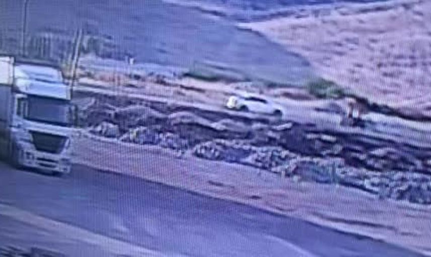 Malatya'da Erkenek Mahallesi'nde tırın çarpmasıyla otomobil savruldu: 5 yaralı