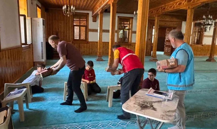 Kızılay yaz Kur’an kurslarında çocuklarla buluştu: ikram ve bilgilendirme