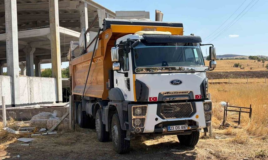 Yükleme sırasında dengesini kaybeden çalışan hastaneye kaldırıldı