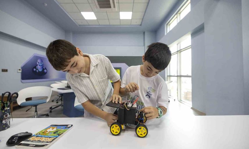 Mersinli öğrenciler görme engellilere yönelik robotla bölge ve Türkiye dereceleri kazandı