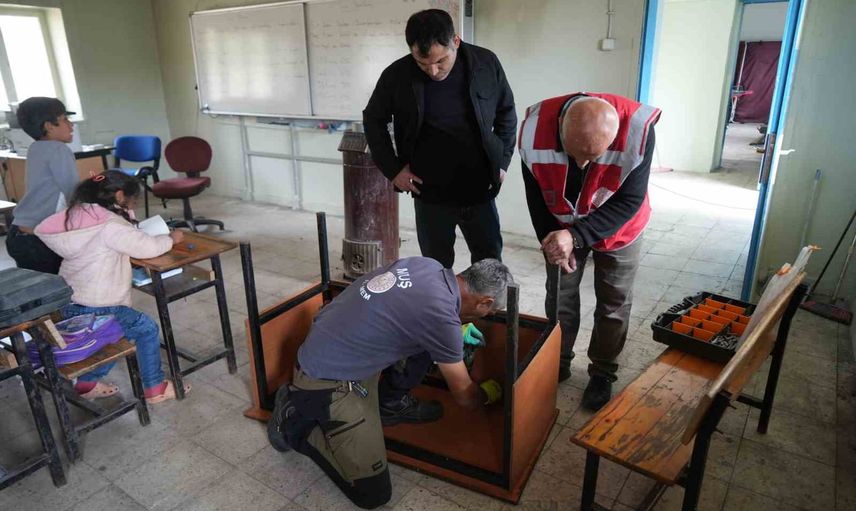 Kışa hazırlık: Muş'ta mobil ekipler köy okullarını yerinde onarıyor