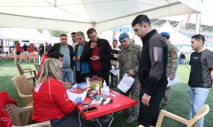 Tunceli'de kan bağışı kampanyası yüzlerce kişiyi buluşturdu