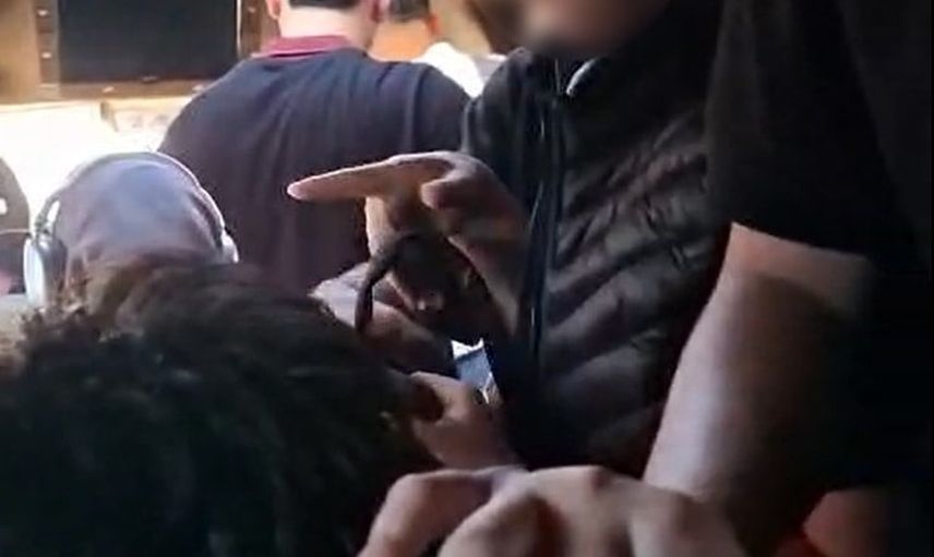 Aksaray'da öğrenciler minibüste üst üste taşınırken görüntülendi