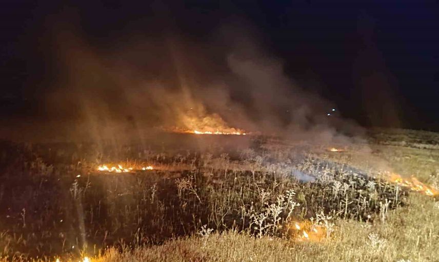 Yumrutepe'de dün gece örtü üstü yangına itfaiye hızlı müdahale etti