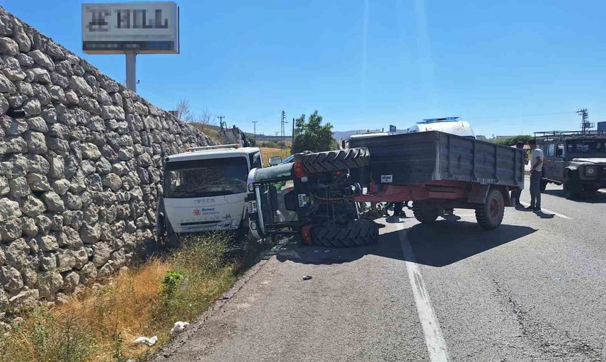 Kurtarıcı vinç traktöre arkadan çarptı: 4'ü çocuk 6 yaralı