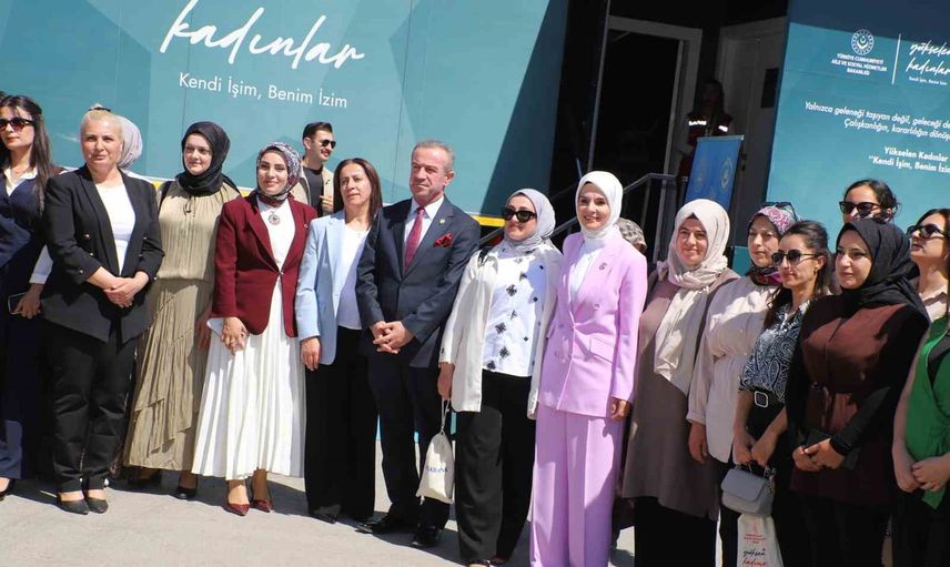 Yükselen kadınlar eğitim tırı Hakkari'de üretimden pazarlamaya köprü kuruyor