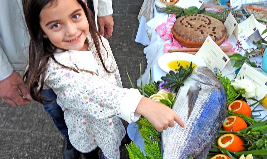 Denizle evlenen gelenek: Çeşme'nin nişan balığı kültür sofrasında yeniden canlandı