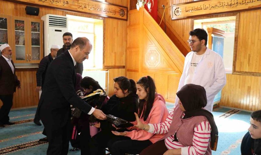 Oltu'da camide gönüllere dokunan engelsiz buluşma