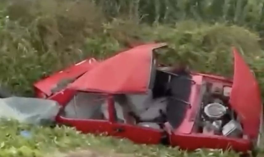 Söğütlü'de hafif ticariyle çarpışan otomobildeki 6 yaşındaki çocuk hayatını kaybetti