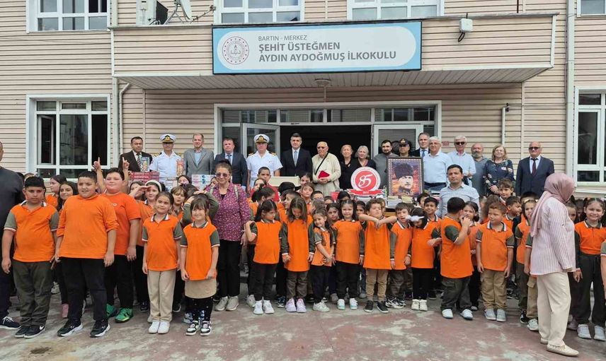 Silah arkadaşlarından Üsteğmen Aydın Aydoğmuş ilkokuluna eğitim desteği