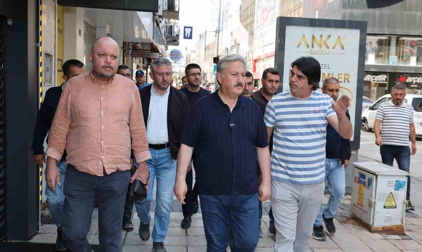 Melikgazi'de bazaltla yenilenen merkezi yaya aksı