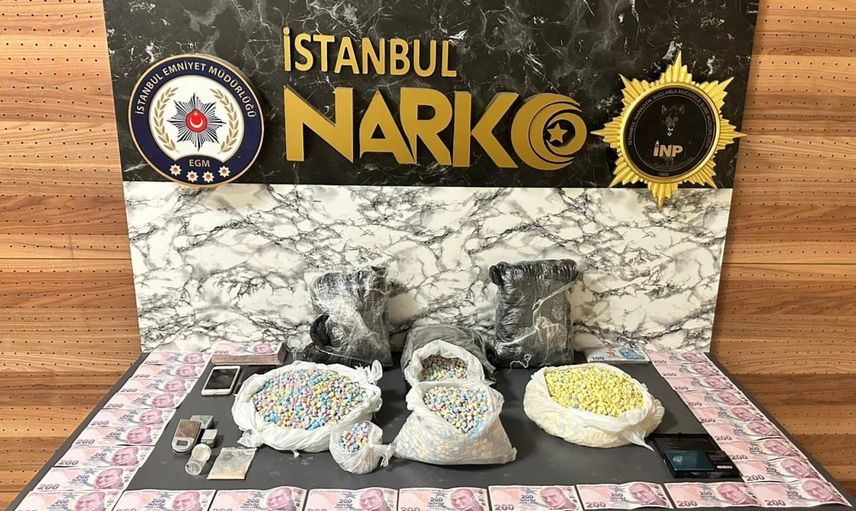 Esenyurt'ta sokak ticaretine ağır darbe: 72 bin hap ve nakit ele geçirildi