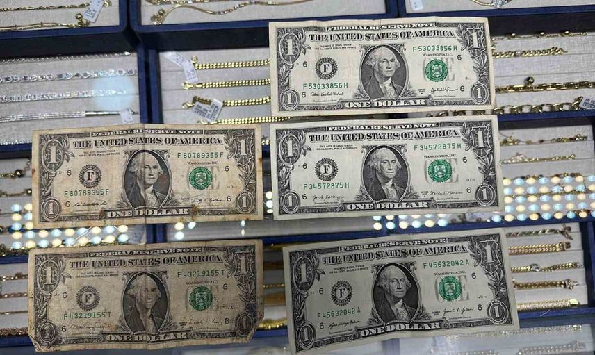 Amasya’daki kuyumcuda çelik kasada 5 adet F serisi 1 dolarlık banknot bulundu