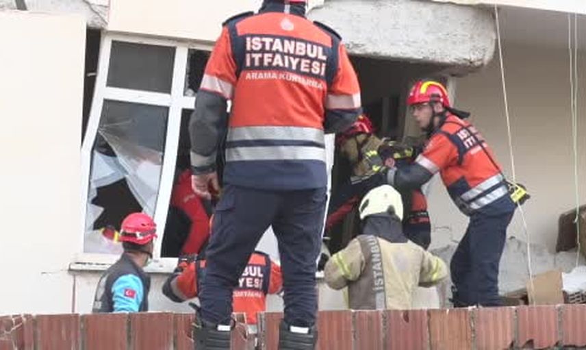 Maltepe Cevizli'de erken saatlerde 7 katlı binanın üç katında çökme