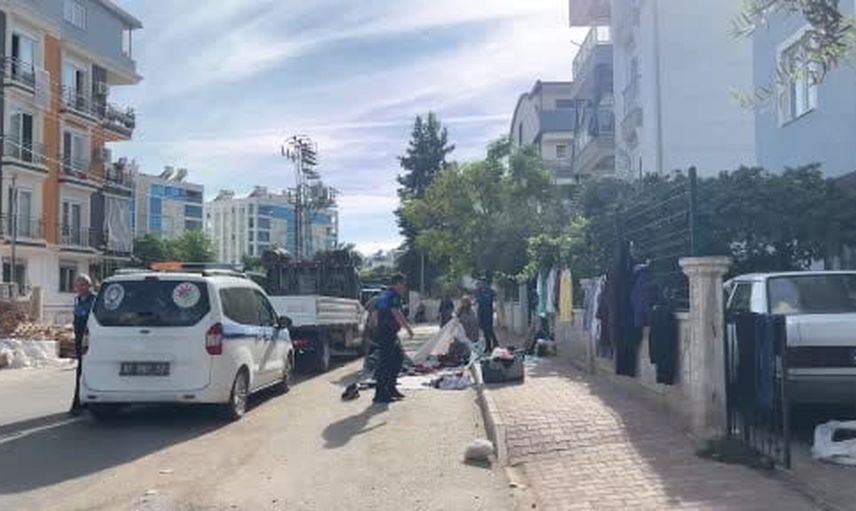 Kaldırımları boşaltma operasyonu: Kepez'te seyyar satıcılara sıkı denetim