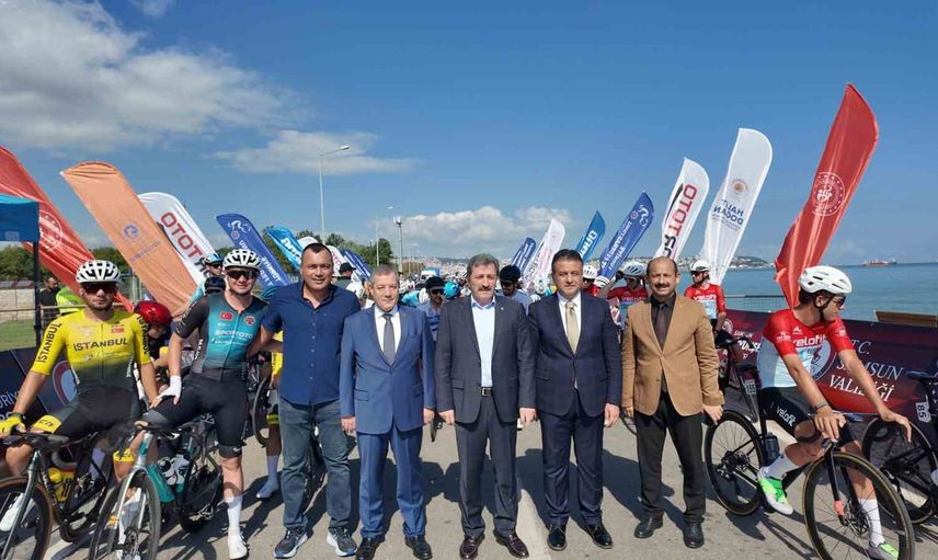 Samsun’da kıtaların buluştuğu zorlu bisiklet turu start aldı