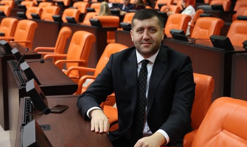 Kayseri'de maaş eylemine destek veren vekil: işçinin alın teri namus borcumuzdur