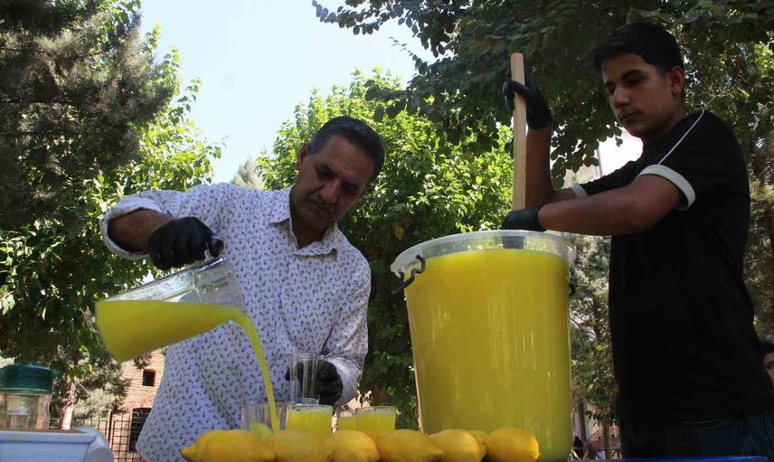 Cizre'nin asırlık limonatası yazı süt ve vanilyayla serinletiyor