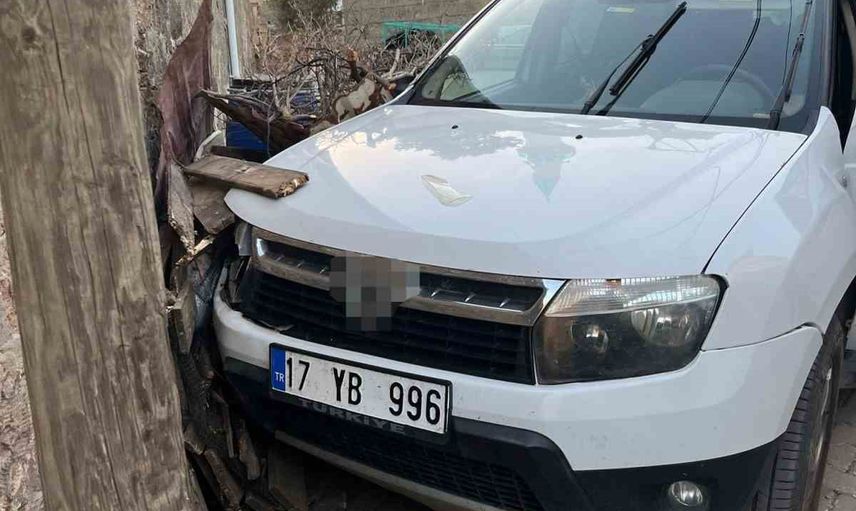 Çanakkale'de iddia: sürücü kalp krizi geçirdi, duvara çarptı