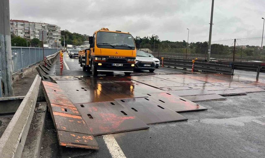 Kasisler ve yağmur D-100'de trafiği durma noktasına getirdi