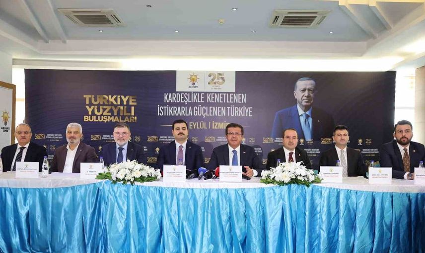 İzmir'de sahaya inen Türkiye Yüzyılı Buluşmaları programı başladı