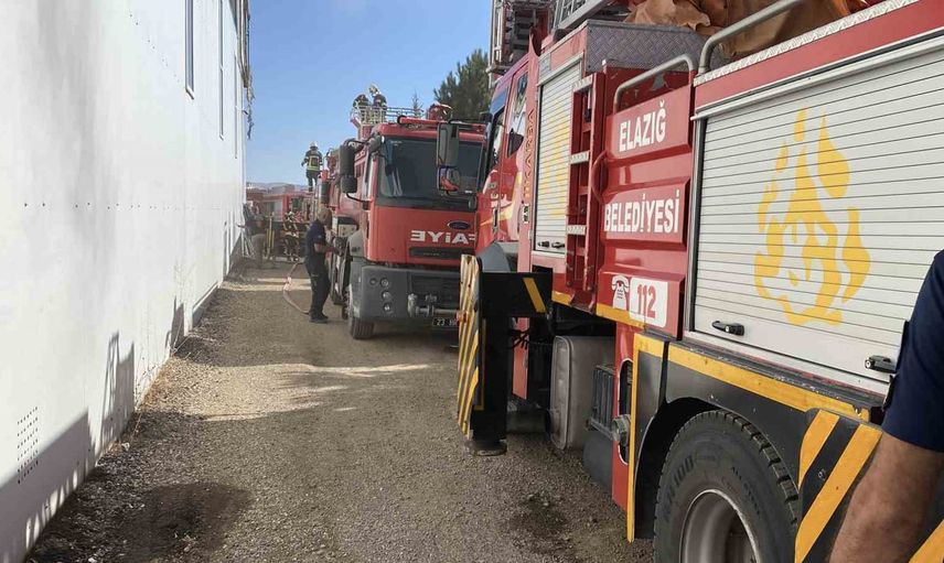 Hızlı müdahale hasarı sınırlandırdı: Elazığ’da konteyner tesisi yangını kontrol altına alındı
