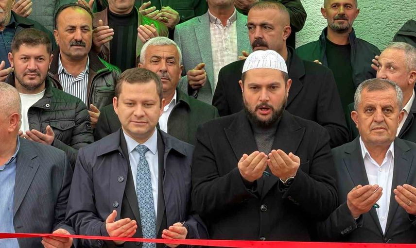 Kırkbulak'ta hayırsever destekli cami dualarla açıldı