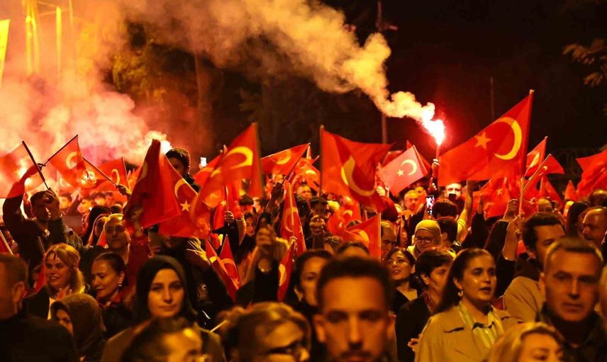Denizli sokakları cumhuriyet için tek yürek oldu
