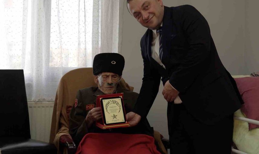 Cumhuriyet bayramında 103 yaşındaki Kore gazisi anılarını gençlerle paylaştı