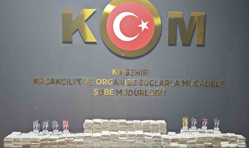 Kırşehir'de iş yerinde doldurulmuş binlerce makaron ve elektronik nargile bulundu