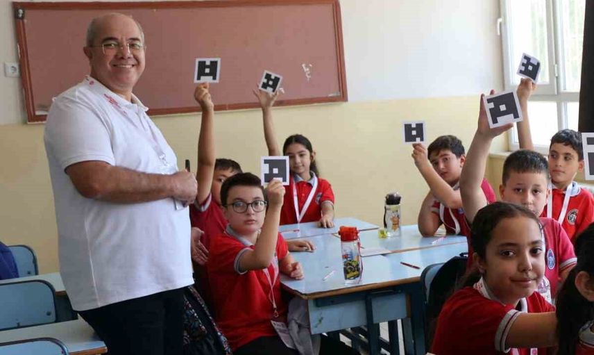 Efeler'de köy okullarına dijital köprü: yerel değerler geleceğe taşınıyor