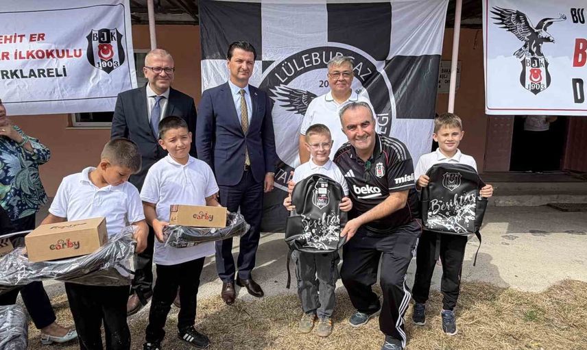 Siyah-beyaz dayanışma: Beşiktaş Lüleburgaz'da 50 öğrenciye eğitim malzemesi ulaştırdı