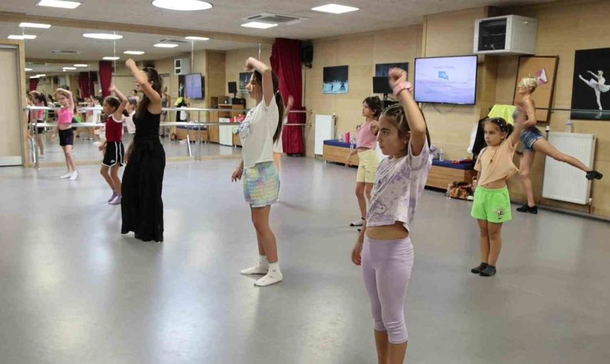 Yaz sanat kursları Muğla'da çocukların yeteneklerini sahneye taşıyor
