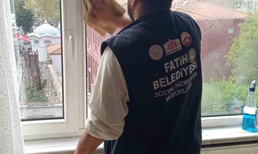 Fatih'te yalnız yaşayan yaşlılara evde kapsamlı bakım ve temizlik desteği