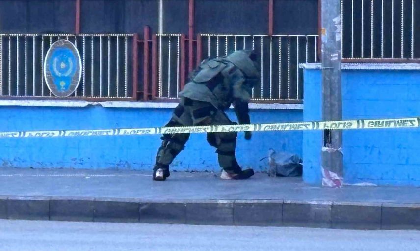 Gaziantep emniyet müdürlüğü önünde şüpheli paket kontrollü şekilde imha edildi