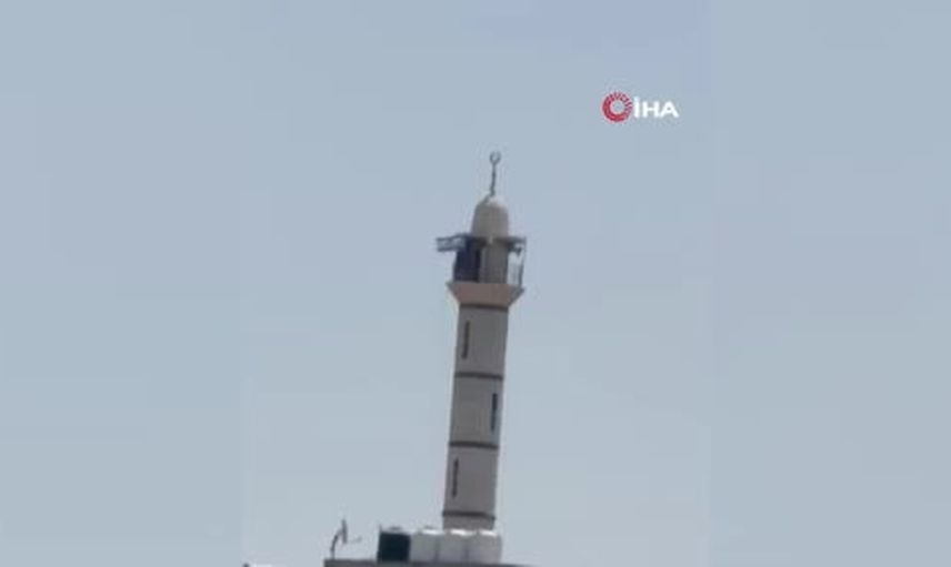 Nur Şems minaresine asılan bayrak gerilim ve eleştirileri artırdı