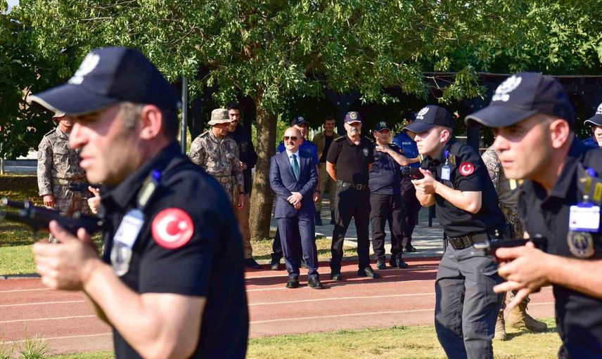 Aydın valisi Varol okulun eğitim ve fiziki imkânlarını yerinde değerlendirdi