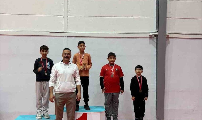 Sivrihisar'da 29 ekimde dart heyecanı cumhuriyet coşkusu madalyayla taçlandı