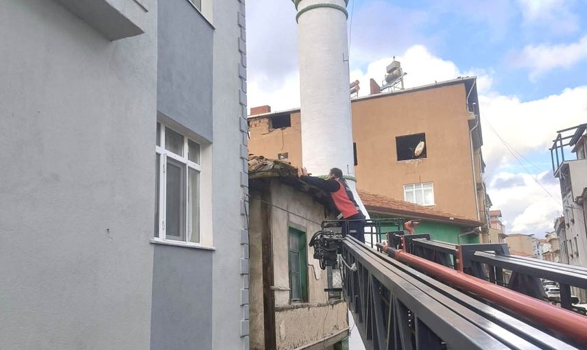 Hisarcık’ta metruk çatı ve kiremitlere yönelik güvenlik seferberliği