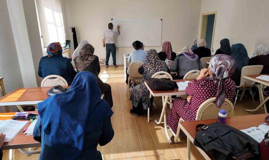 Harflerle yeni bir başlangıç: KAYMEK'le okuma yazma hayali gerçeğe dönüşüyor