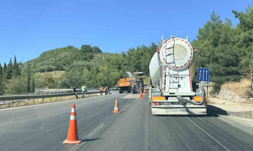 Bursa istikametinde Dürdane rampasında asfalt çalışması trafik akışını yavaşlatıyor