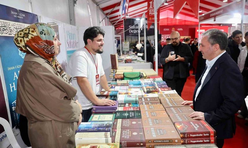 On yılın kitap coşkusu Sultanbeyli kent meydanında tamamlandı