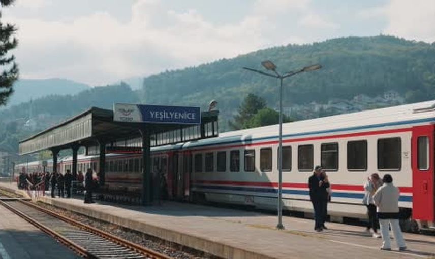 Turistik Karaelmas ekspresi yolcuları Yenice'de doğa ile buluştu