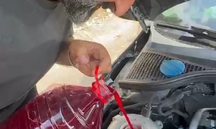 Otobanda arıza yapan aracını şalgam suyuyla hayata döndürdü