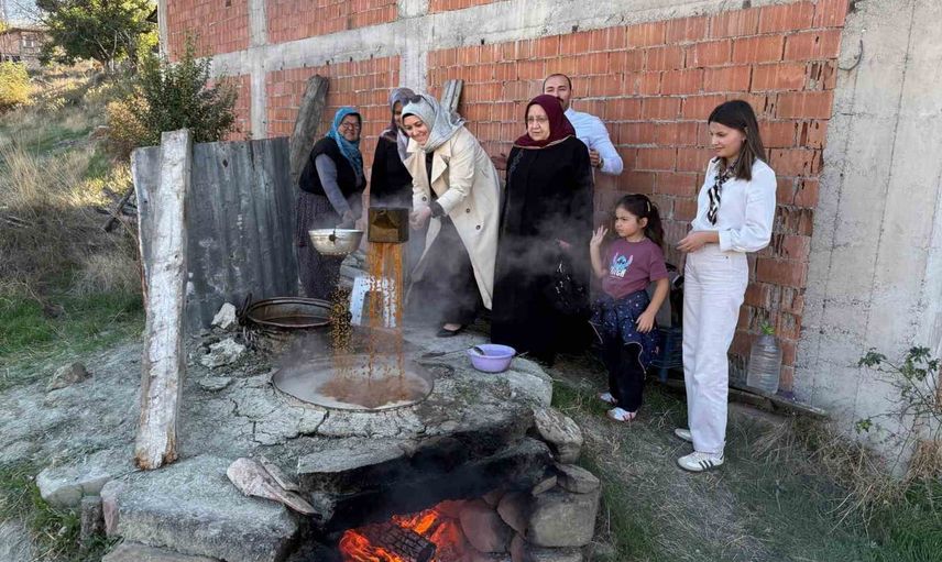 Seben'de imece ruhu canlandı: kaymakam ve köylüler pekmez kaynattı