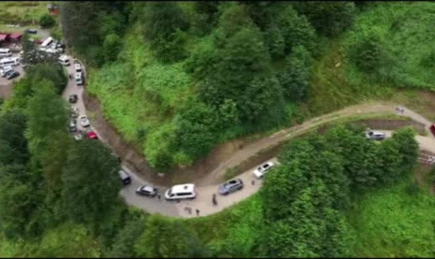 Uzungöl'de yağış sonrası Koşon Deresi yeniden taştı