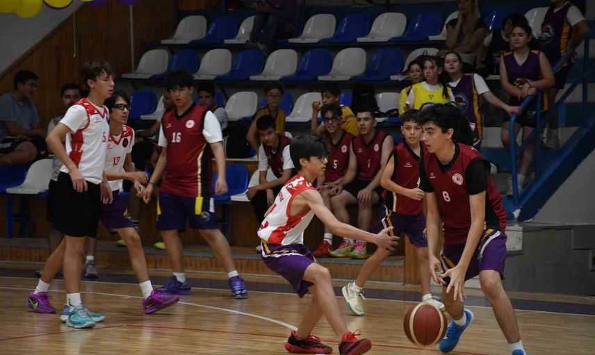 Çocuklardan sahada dostluk rüzgarı: Karaman’da altın bilekler basketbol şöleni